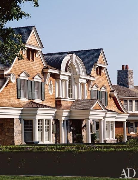 14 classic Shingle Style homes that look like summer Shingle Style Architecture, Gros Morne, Shingle House, Shingle Style Homes, Lots Of Windows, Traditional Exterior, Beach Cottage Style, Traditional Architecture, Coastal Homes