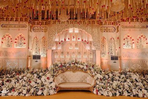 Outdoor Wedding Stages, Grand Reception Stage Decor, Kerala Wedding Stage Decoration, Royal Indian Wedding Decor, Grand Wedding Stage Decorations, Outdoor Wedding Stage, Royal Wedding Decor, Pakistani Wedding Stage, Banquet Design