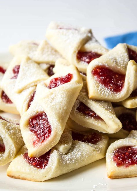 Raspberry Bow Tie Cookies are a perfect cookie to add to your holiday cookie platter! Kalochky Cookies, Kaufman Cookies, Kolachy Cookies, Kolaczki Cookies, Bow Tie Cookies, Raspberry Cookies, Jam Cookies, Festive Cookies, Xmas Cookies