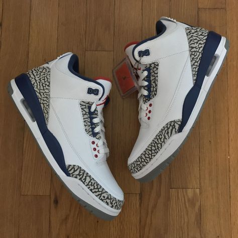 Blue Jordan 3, Gray And White Jordans, Retro 3s, Jordan 3 True Blue, Air Jordan Retro 3, Sneakerhead Room, Jordan 3s, Nike Air Jordan 3, Nike Shoes Girls