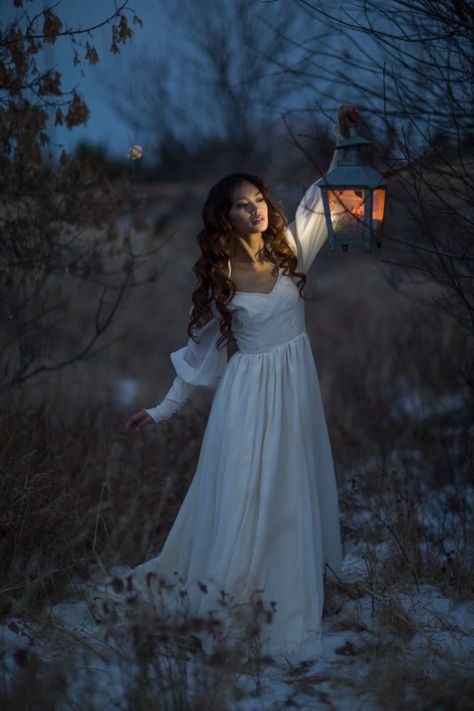 Birthday Photoshoot Ideas Outdoor, Lantern Photography, Photoshoot Ideas Outdoor, Whimsical Photoshoot, Fairytale Photoshoot, Birthday Photoshoot Ideas, Witch Photos, Fairy Photoshoot, Photo Halloween