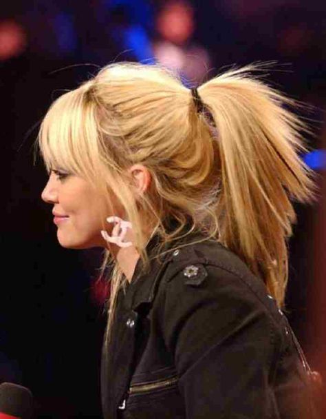 Hilary Duff Bangs, Ponytail With Bangs, Estilo Gossip Girl, Undercut Haircut, Blonde Ponytail, Messy Ponytail, Medium Short Hair, Top Hairstyles, Hilary Duff