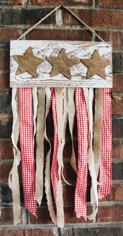 Patriotic Crafts Diy, Patriotic Banner, Patriotic Door Hanger, Patriotic Diy, Americana Crafts, 4th July Crafts, Dekor Diy, Fourth Of July Decor, Patriotic Crafts