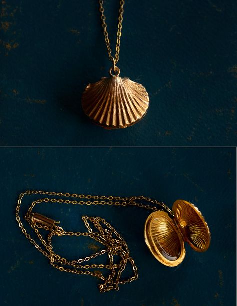 Erie Basin Blog — 19th Century 18K Gold Shell Locket and 9K Gold... Seashell Locket, Shell Locket, Bridal Jewelry Vintage, Fotografi Vintage, Jewelry Illustration, Gold Diy, Disney Jewelry, Diy Schmuck, Dream Jewelry