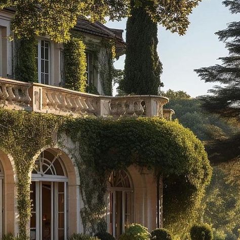 Gentleman's Journal Home on Instagram: "We absolutely love this luxury Italian villa. Such a beautiful home in Crema, Lombardy, Italy - the town where the film 'Call Me By Your Name' was filmed. by @joshdkaye #home #houses #living #style #interiors #interiordesign #design #deco #lifestyle #luxury #archdaily #property #architecture #ideas #inspiration #view" Crema Italy, Rainy Sunday Morning, Italian Country House, Italian Style Home, Italian Castle, Creative Garden Decor, Rainy Sunday, Money Pit, Italian Lifestyle