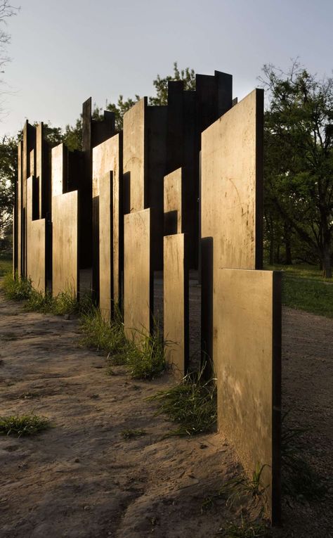 The Lady Bird Lake Hike and Bike Trail is a linear park of scenic trails and landscaping that follows the banks of the Colorado River in downtown Austin. Ver... Pagar Modern, Short Fence, Gabion Fence, House Fence Design, Living Fence, Fence Screening, Front Yard Fence, Lan Can, Modern Fence