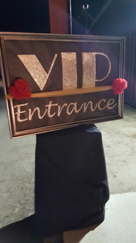 Vip Photo Backdrop, Vip Event Decor, Hollywood Hoco Decorations, Red Carpet Ideas Decor, Vip Decoration Ideas, Vip Party Decorations, Vip Theme Party, Vip Birthday Party Ideas, Red Carpet Homecoming Theme