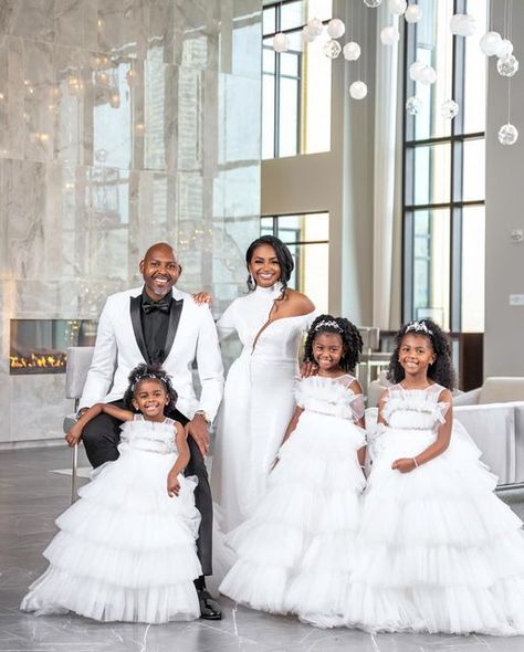 Stephanie on Instagram: "🤍 Merry everything and Happy always! 🤍 I’m loving this all white Page Family! 😍 #family #familyphoto #holidayphotos #familyphotography #picture #photography #love #blogger #mompreneur #houstonphotography #houstonphotographer #friends #gramkiller #maternityshoot #holiday #momblogger #life #childrensphoto #mommyandme #familytime #familyiseverything #fashion #instapic #mommyandme #momlife #momsofinstagram #familyportrait #instapic #photooftheday #houstonblogger #engageme Merry Everything And Happy Always, Mommy Son Outfits, Son Outfits, Family Photo Outfits Winter, Creative Photography Poses, White Page, Christmas Family Photoshoot, Family Christmas Outfits, Merry Everything