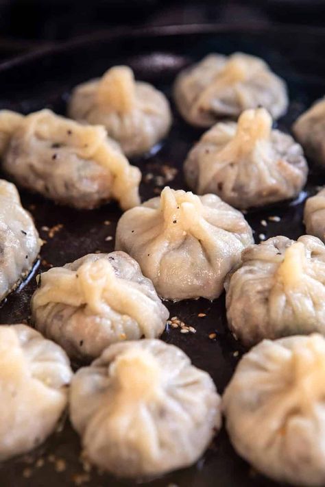 Mushroom Dumplings Recipe, Mushroom Dumplings, Vegetarian Dumpling, Potstickers Recipe, Dumpling Recipes, Chinese Mushrooms, Bon Apetit, Best Chinese Food, Homemade Dumplings