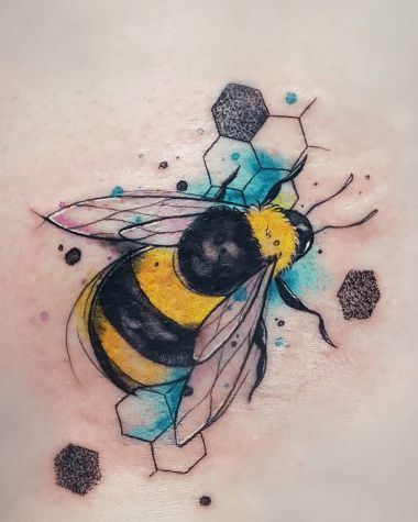 geometric tattoo Watercolor tattoos have smooth gradients and no strong black borders. If this is th Watercolor Tattoo Artists, Honey Bee Tattoo, Watercolour Tattoos, Bumble Bee Tattoo, Insect Tattoo, Bee Painting, Bee Tattoo, 1 Tattoo, Bee Art