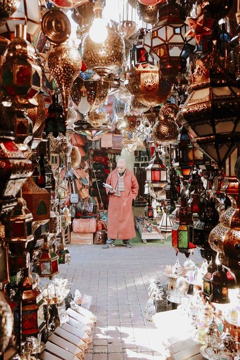 Marrakech Souk, Old Jaffa, Public Execution, Marrakech Travel, Public Display Of Affection, Visit Marrakech, Water Carrier, Traditional Dance, Dance Steps