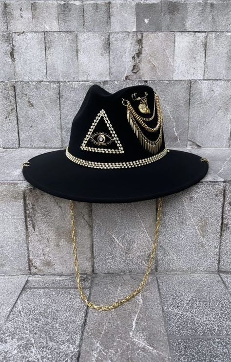 Black Fedora Hat Outfit, Akubra Hat, Fedora Hat Outfits, Black Fedora Hat, Custom Made Hats, Engagement Picture Outfits, Felt Cowboy Hats, Painted Hats, Women Hats Fashion