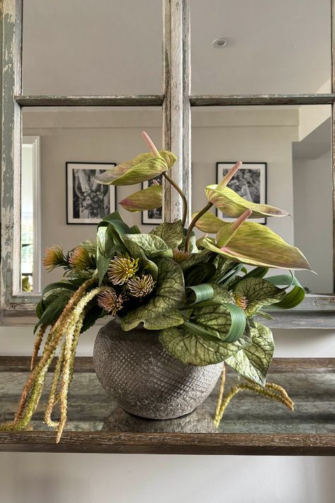 Corporate Floral Arrangements, Corporate Flower Arrangements, Anthurium Arrangement, Flora Designs, Console Dimensions, Napoli Pizza, Hotel Flower Arrangements, Large Side Table, Hanging Amaranthus