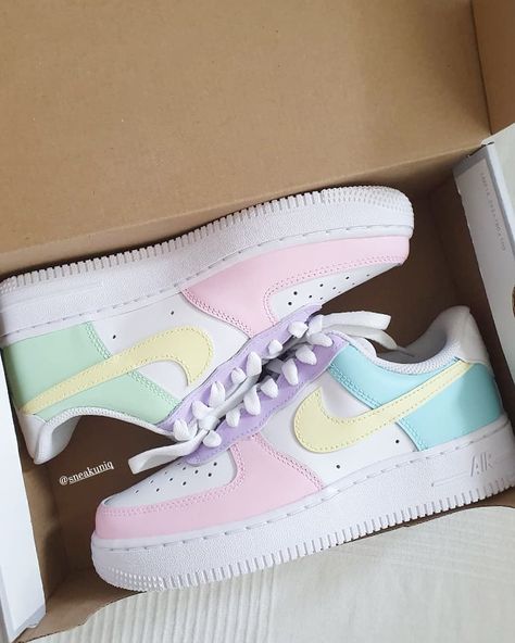 Nike Air Force 'Pastel Paradise'.  Order ONLY when you are a size US 8,5 - 12 Women's / 40 - 45 EU.   If you have a smaller size check out my profile forYouth sizes! 💕 Miami Aesthetic, Air Force One Shoes, Aesthetic Interior, Nike Shoes Air Force, Nike Shoes Girls, Preppy Shoes, Jordan Shoes Girls, All Nike Shoes, Air Force 1 Custom