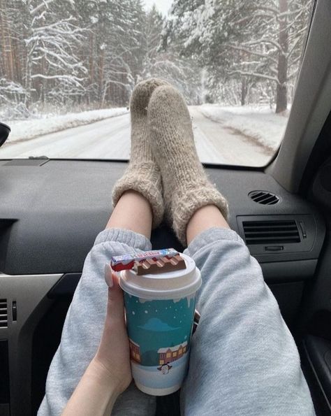 Fuzzy Socks Outfit, Socks Fuzzy, Socks Outfit, Sock Outfits, Winter Inspo, Fuzzy Socks, Cozy Socks, Ripped Jean, Socks