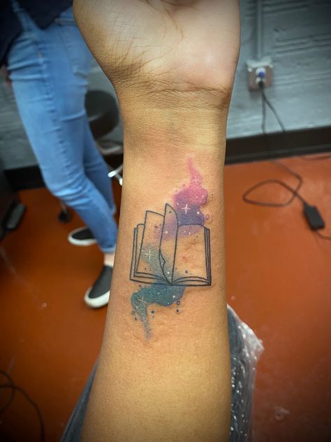 Watercolor Tattoos On Dark Skin, Watercolor Tattoo Dark Skin, Colored Tattoos On Black People, Purple Tattoo On Dark Skin, Watercolor Book Tattoo, Tattoos Brown Skin, Colored Tattoos On Brown Skin, Tattoos Dark Skin, Tattoos On Brown Skin