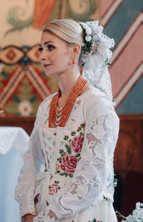 Traditional Polish Wedding Dress, Slavic Wedding Dress, Polish Wedding Dress, Polish Outfits, Polish Traditional Costume, Slavic Beauty, Polish Folklore, Polish Dress, Queen Wedding Dress