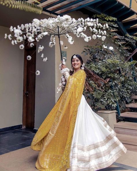 White Haldi Outfit, White Haldi Outfit For Bride, Haldi Look For Bride, Haldi Shoot, Shadi Ideas, Haldi Poses For Bride, Haldi Outfit For Bride, Haldi Poses, Krishna Mukherjee