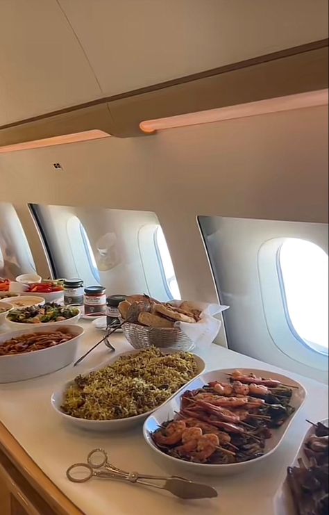 Private Jet Snacks, Private Jet Food, Boujee Lifestyle, Private Jet Interior, Money Flow, Airplane Food, Jet Privé, Plane Food, Luxury Jets