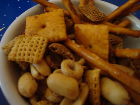 Doo-Dads.... I loved this snack as a child.  I am going to try to make this and give it away to everyone I know.... looking at the recipe this make a lot!! Do Dads Snack Recipe, Doodads Snack Recipe, Doo Dads Snack Mix Recipe, Healthy Chex Mix, Original Chex Party Mix, Chex Recipes, Original Chex, Chex Party Mix, Snack Mixes