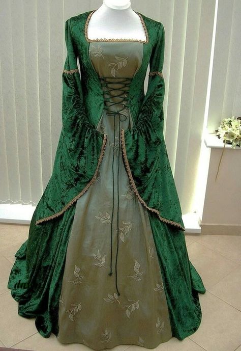 Green Fantasy Dress, Fantasy Dress Queens, Dress Pattern Simple, Green Victorian Dress, Green Medieval Dress, Medieval Dress Diy, Elizabethan Dress, Medieval Dress Princess, Medieval Dress Pattern