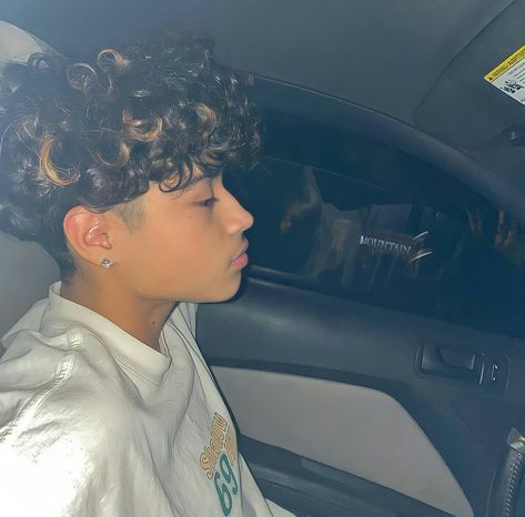 Fine Puerto Rican Guys, Fine Puerto Rican Men, American Hairstyles Men, Highlights Brown Hair Men, Curly Hair Taper, Hispanic Boys, Boys Curly Haircuts, Wavy Perm, Egyptian Man