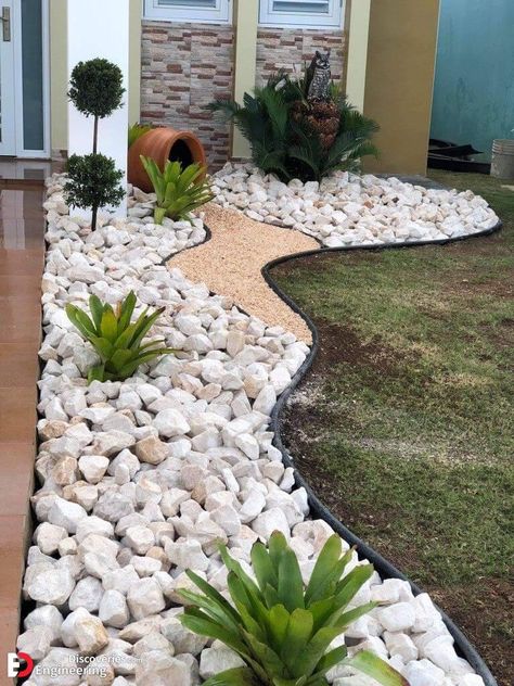 30 Amazing DIY Ideas For Decorating Your Garden Uniquely - Engineering Discoveries Front Garden Landscape, Small Front Yard Landscaping, Front Yard Garden Design, Rock Garden Landscaping, Have Inspiration, Front House Landscaping, Outdoor Gardens Design, Home Landscaping, Garden Yard Ideas