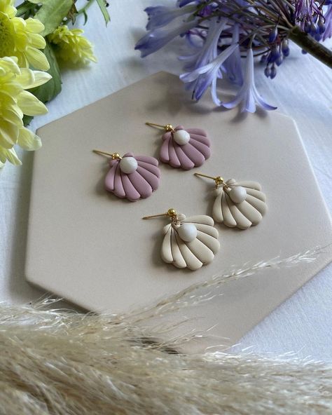 Shell Polymer Clay Earrings, Clay Diys, Sea Shell Earrings, Diy Earrings Easy, Polymer Clay Flower Jewelry, Diy Earrings Polymer Clay, Handmade Clay Jewelry, Polymer Earrings, Polymer Clay Diy