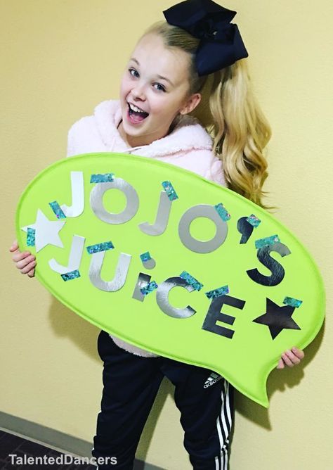 It's JO JO'S JUICE (what what) it's JO JO'S JUICE(what what)!!!! Jojo Juice, Jojo Outfits, Guilty Pleasures Jojo Siwa, Jojo Siwa 2016, Jojo Siwa Karma Music Video, Jojo Siwa Now Karma, Jojo Siwa 2022, Jojo Siwa Bows, Jojo Bows