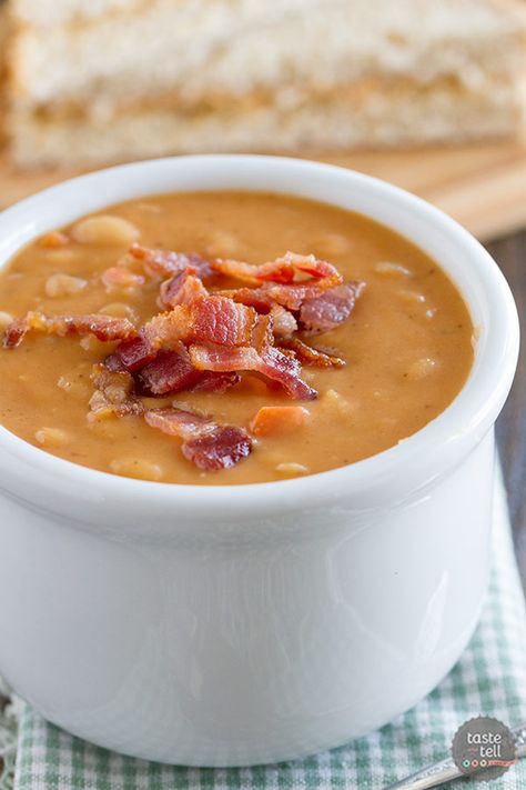 Skip the can - this Homemade Bean and Bacon Soup is hearty and filling and filled with veggies and chunks of bacon! Bean And Bacon Soup, Homemade Beans, Bacon Soup, Savory Soups, Soup And Stew, Soup And Sandwich, Idee Pasto Sano, Homemade Soup, Bean Soup