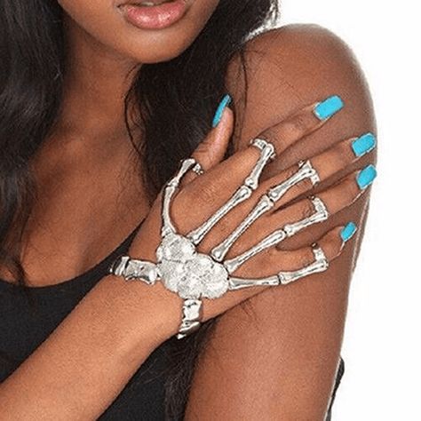 No bone picking here!    This Skeleton Hand Bracelet is so freakin' cool. Using high quality metal alloy that resists corrosion and tarnishing, this amazing han Skeleton Hand Bracelet, Hand Bracelet With Ring, Skeleton Fashion, Hand Skeleton, Skeleton Bracelet, Finger Cuff, Skeleton Jewelry, Punk Rock Jewelry, Wedding Rings Set