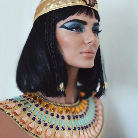 Frankenstein Mens Makeup, Egypt Makeup Cleopatra, Cleopatra Halloween Costume Diy, Cleopatra Eye Makeup, Cleopatra Halloween Makeup, Cleopatra Cosplay, Diy Cleopatra, Egyptian Make Up, Cleopatra Quotes