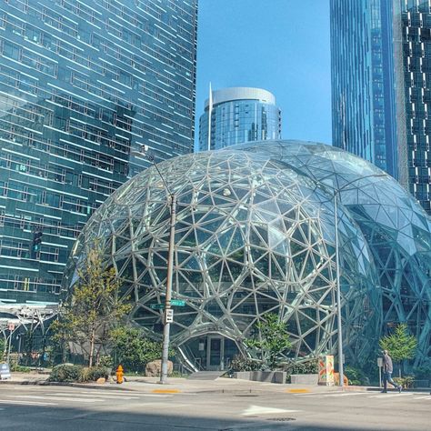 How to book a trip to the Seattle Spheres or the Amazon Spheres in Seattle. Where to eat nearby the Spheres and Wilmott's Ghost the pizza restaurant. Seattle Spheres, Amazon Spheres, Ghost Pizza, Seattle Architecture, Visit Seattle, Seattle Travel, Glass Building, Senior Trip, Green Hills