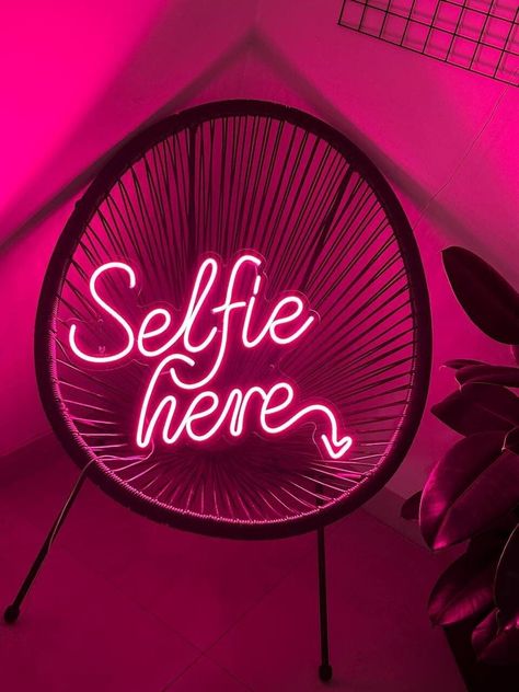 #NeonLightSigns #BrightIdeas #NeonSigns #BrightIdeas Take A Selfie Sign, Decor Beauty Salon, Neon Mirror, Karaoke Room, Selfie Wall, Eyeglass Stores, Mirror Decoration, Neon Flex, Salon Names