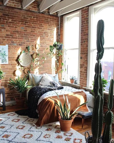 Brick Bedroom, Bohemian Bedroom Inspiration, Eclectic Bedroom, Bohemian Bedroom Decor, Brick Walls, Bohemian Bedroom, Design Del Prodotto, Rustic Bedroom, Decor Minimalist