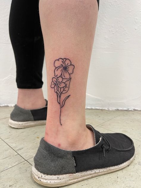 Simple and classic little floral #poisonappletats #tattoo #tattooart #tattooartist #tattoodesign #flowertattoo #floraltattoo #blackandgreytattoo #womenart #wisconsin Flower Linework, Black And Grey Tattoo, Poison Apple, Poison Apples, Grey Tattoo, Tattoo Work, S Tattoo, Black And Grey Tattoos, Maple Leaf Tattoo