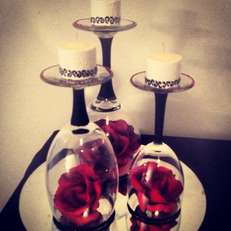 Romantic red, black and white centerpiece Black And White Centerpieces, White Centerpiece, Tafel Decor, Romantic Candles, Wedding Centerpieces Diy, Mom Wedding, Diy Centerpieces, Gothic Wedding, Halloween Wedding