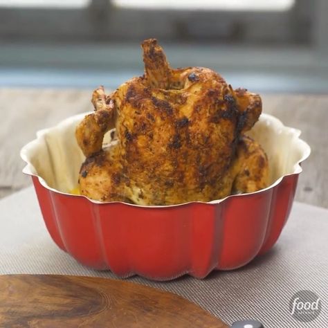 Food Network on Instagram: “Life hack: Use your bundt pan as a stand for roast chicken! 🙌 . . . Get the recipe for Bundt Pan Roast Chicken with Potatoes at…” Roast Chicken With Potatoes, Chicken And Vegetable Bake, Pan Roast, Chicken With Potatoes, Roast Chicken Dinner, Roasted Chicken And Potatoes, Cornish Hens, Chicken Potatoes, Pan Recipes