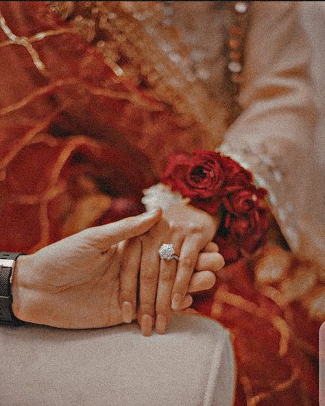 Nikha Photography, Engaged Aesthetic, Indian Wedding Pictures, Wedding Canvas, Creative Iphone Case, Couple Dpz, Dps For Girls, Wedding Photoshoot Poses, Muslim Couple Photography