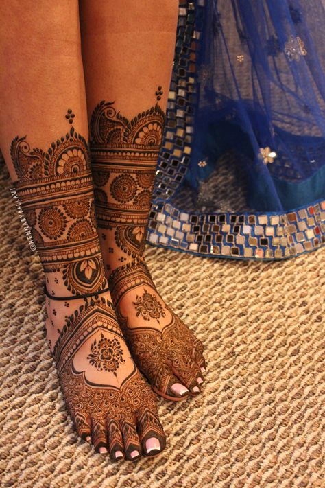 Bridal Mehndi Designs Legs Brides, Leg Mehendi Design, Wedding Henna Designs, Leg Mehndi, Mehndi Designs Bridal Hands, Rose Mehndi Designs, Legs Mehndi Design, Foot Henna, Simple Mehndi Designs Fingers