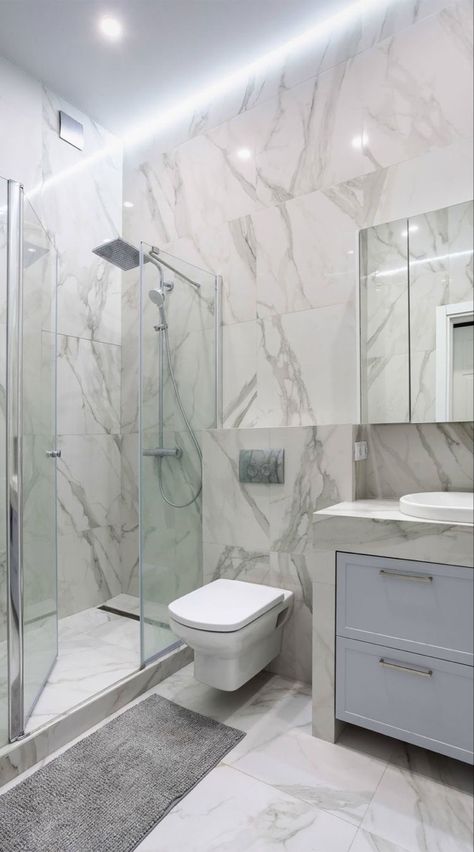 All White Bathroom, White Marble Bathrooms, Marble Tile Bathroom, Beautiful Bathroom Designs, Bathroom Shower Design, Bathroom Shower Walls, Bilik Air, Bathroom Shower Tile, Bathroom Remodel Shower