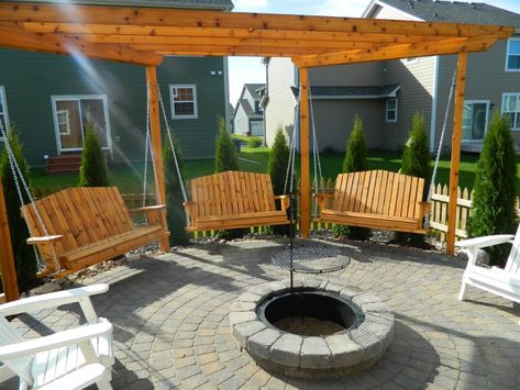 Fire Pit With Swings, Cheap Fire Pit, Fire Pit Seating Area, Outside Fire Pits, Fire Pit Swings, Backyard Seating Area, Cool Fire Pits, Backyard Seating, Stone Fire Pit