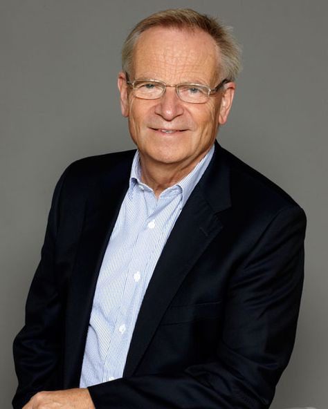 Jeffrey Archer, best-selling English author, convicted of perjury, penned the thriller Sons Of Fortune and the memoir A Prison Diary while behind bars. Jeffrey Archer Books, Becoming An Author, Wyrd Sisters, Jeffrey Archer, Best Selling Novels, Books Novels, Weston Super Mare, 15 April, Free Novels