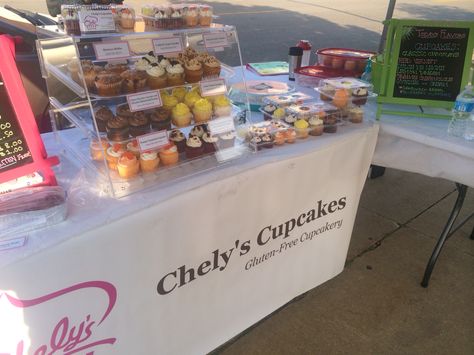 Baker Farmers Market Set Up, Pastry Pop Up Booth, Farmers Market Pastry Display, Farmers Market Baking Display, Cupcake Farmers Market Display, Cookie Stand Display Farmers' Market, Bake Sale Display Table Farmers' Market, Bake Sale Displays, Grocery Market