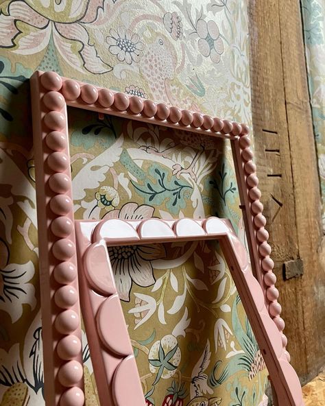 Softly softly 🤍 #scallopframe #bobbinframe #softpink #softaesthetic #pinkaesthetic #photoframe #pictureframe #handcrafted #lacquered | Instagram Cuadros Diy, Mirror Paint, Mantle Shelf, Picture Frame Decor, Diy Picture Frames, Living Room Shop, Living Room Paint, Christmas Fabric, Frame Display