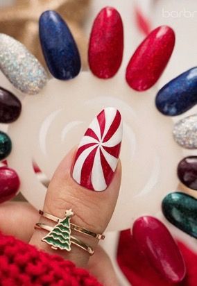 Candy Cane Swirl Nails, Swirl Christmas Nails, Christmas Nails Peppermint, Peppermint Swirl Nails, Peppermint Nails, Nails Hearts, Winter Nail Design, Fall Acrylic, Candy Cane Nails