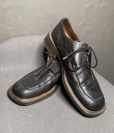 Vintage 1990's Aquatalia lace-up oxfords. Made of high-quality leather. Square toe. US size 9 men's (10.5 women's) or UK size 8, these shoes provide arch support and comfort with their leather insole and Rubber layer on soles. Made in Italy. Measurements taken from outside bottom of shoe. Measures 11.75" heel-toe, 3" at arch, 4.5" at toe, and  1.5" heel.  Please message for any additional details or for help with sizing/fit. Ships in 24 hours (or less) from purchase. 70s Mens Shoes, 80s Shoes 1980s Style, 1990s Shoes, 2000s Shoes, 70s Fashion Men, 60s Shoes, 1990s Men, 1960s Shoes, 1980s Men