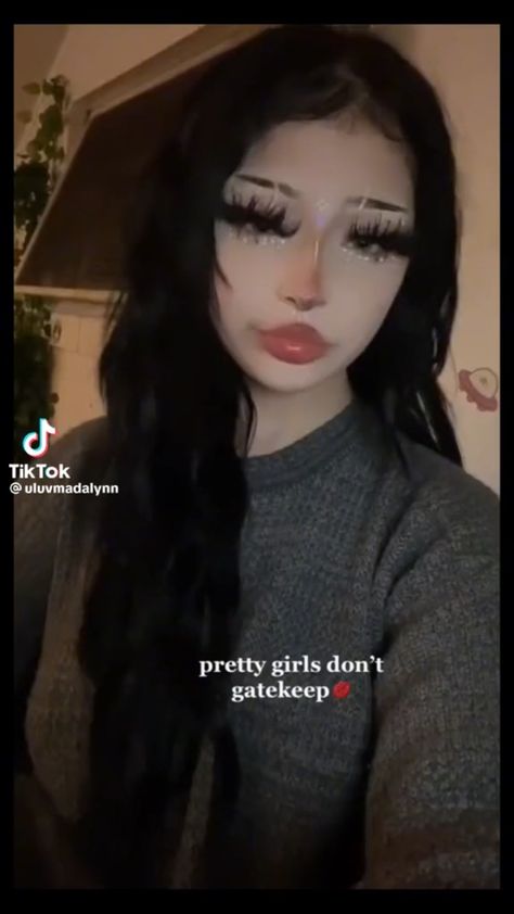 Pretty Emo Makeup Looks, Where To Get Makeup, Alternative Makeup For School, They Only Want You When Your 17, Emo Baddie Makeup, Cute Grunge Makeup, Alternative Makeup Tutorial, Makeup Looks Alt, Dark Makeup Tutorial