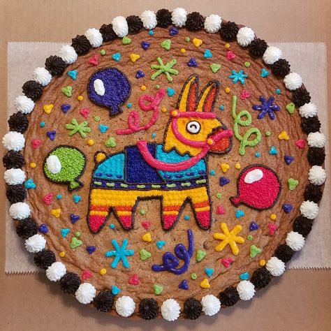 Fiesta cookie cake. Pinata cookie cake Taco Cookie Cake, Fiesta Cookie Cake, Cupcakes Mexicanos, Cookie Cake Decorating Ideas Birthdays, Birthday Cookie Cake Designs, Cookie Cakes Decorated, Cookie Cake Decorating Ideas, Cake Pinata, Giant Cookie Cake