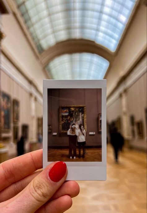 Instax Camera Photos, Poloride Picture Ideas, Paris Polaroid Pictures, Selfie Polaroid Ideas, Poloride Pictures Aesthetic, Cool Polaroid Pictures Ideas, Poloride Picture, Polaroid Pictures Ideas With Friends, Travel Polaroids